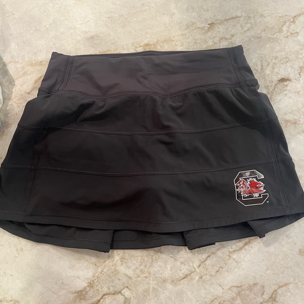 Lululemon tennis skirt South Carolina. Never worn.